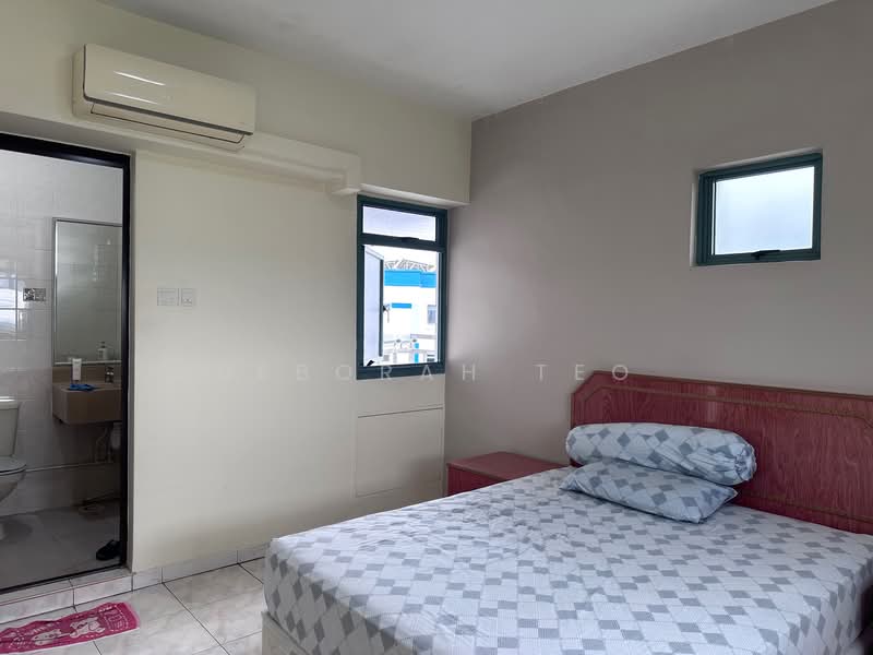 452 Choa Chu Kang Avenue 4 HDB Flat For Sale at S$ 710,000 | PropertyGuru Singapore - Bedroom