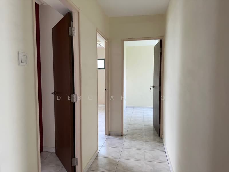 452 Choa Chu Kang Avenue 4, 452 Choa Chu Kang Avenue 4, 4 Bedrooms, 1,323 sqft, HDB Flat For Sale, by Deborah Teo, 500079341 - Corridor - PropertyGuru.com.sg