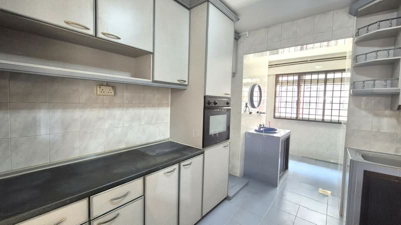 451 Hougang Avenue 10 HDB Flat For Sale at S$ 550,000 | PropertyGuru Singapore - Kitchen
