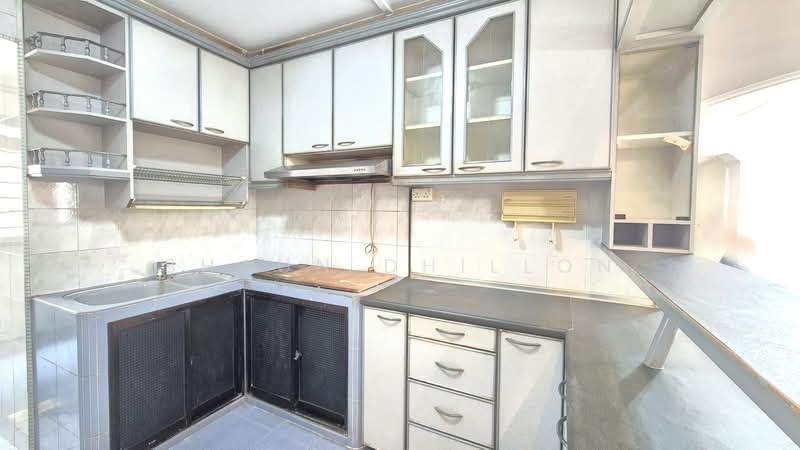 451 Hougang Avenue 10 HDB Flat For Sale at S$ 550,000 | PropertyGuru Singapore - Kitchen