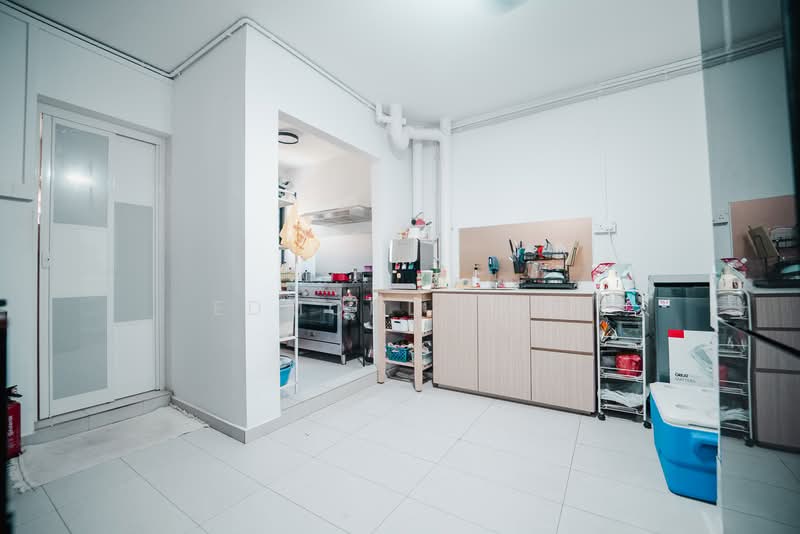 134 Pasir Ris Street 11 HDB Flat For Sale at S$ 800,000 | PropertyGuru Singapore - Kitchen