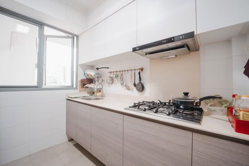138B Yuan Ching Road HDB Flat For Sale at S$ 588,888 | PropertyGuru Singapore - Kitchen