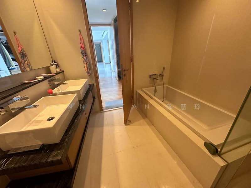 Marina Bay Residences Condominium For Sale at S$ 3,088,888 | PropertyGuru Singapore - Bathroom