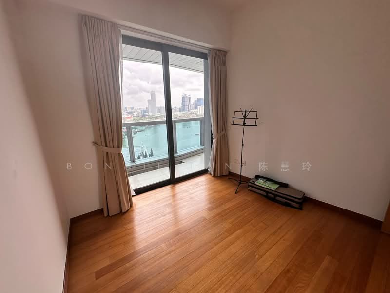 Marina Bay Residences Condominium For Sale at S$ 3,088,888 | PropertyGuru Singapore - Bedroom