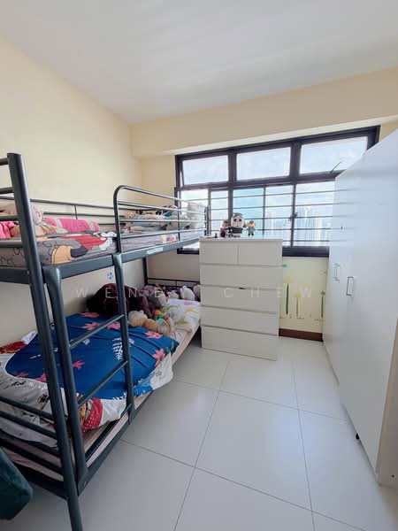 302A Woodlands Street 31 HDB Flat For Sale at S$ 588,800 | PropertyGuru Singapore - Bedroom