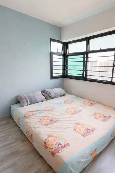 302A Woodlands Street 31 HDB Flat For Sale at S$ 588,800 | PropertyGuru Singapore - Bedroom
