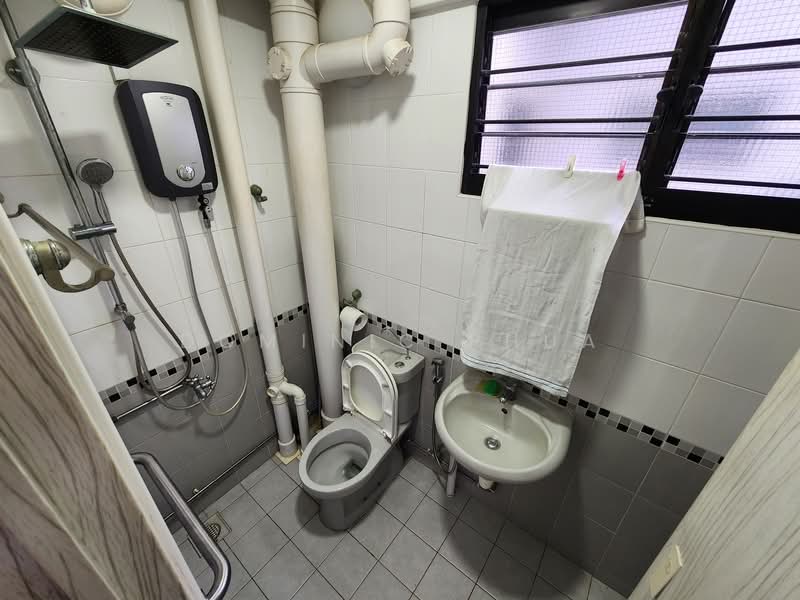 11 Saint George's Road HDB Flat For Sale at S$ 589,999 | PropertyGuru Singapore - Bathroom