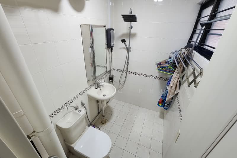 11 Saint George's Road HDB Flat For Sale at S$ 589,999 | PropertyGuru Singapore - Bathroom