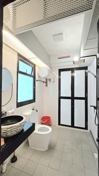 418B Fernvale Link HDB Flat For Sale at S$ 378,000 | PropertyGuru Singapore - Bathroom