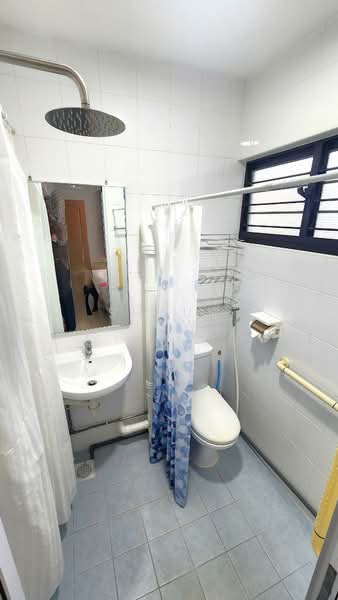 220 Yishun Street 21, 220 Yishun Street 21, 2 Bedrooms, 721 sqft, HDB Flat For Rent, by Shaun How, 500079424 - Bathroom - PropertyGuru.com.sg