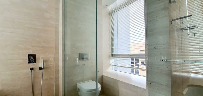 Ardmore II, 2 Ardmore Park, 4 Bedrooms, 2,024 sqft, Condominium For Rent, by Ada Lee Yoke Sim, 500079435 - Bathroom - PropertyGuru.com.sg