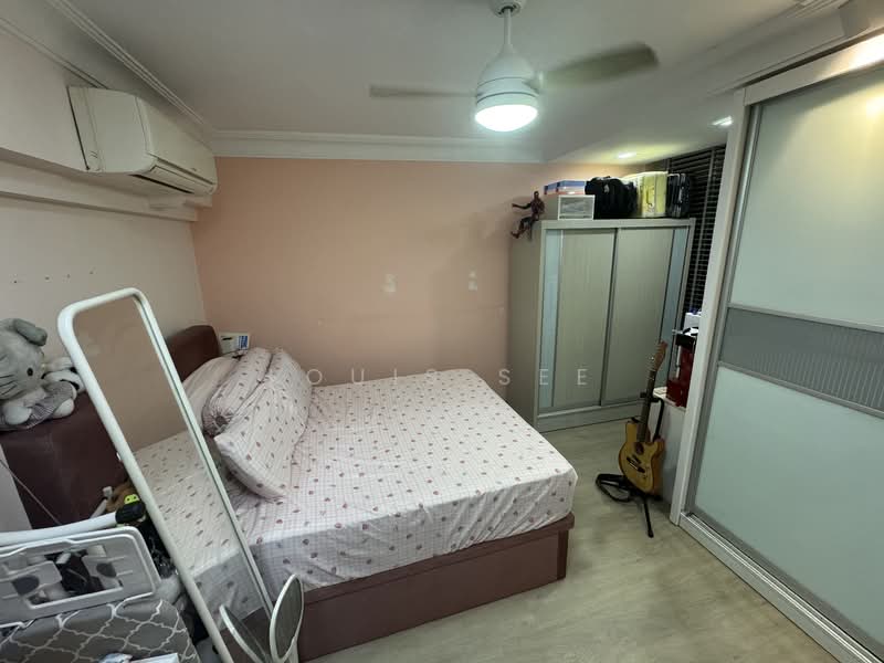 576 Woodlands Drive 16 HDB Flat For Sale at S$ 670,000 | PropertyGuru Singapore - Bedroom