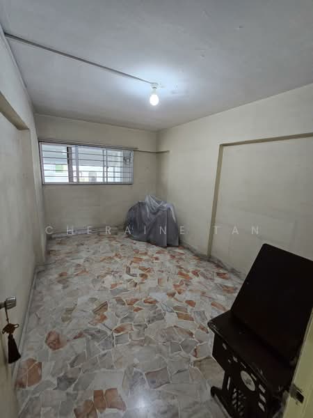 8 Jalan Rumah Tinggi HDB Flat For Sale at S$ 580,000 | PropertyGuru Singapore - 3rd room 