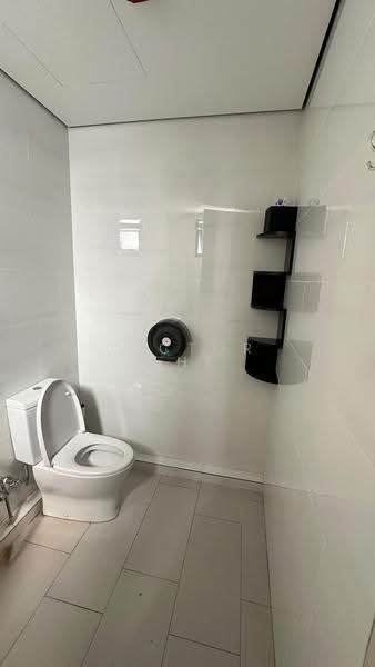 BS Centre, 243 Alexandra Road, Alexandra / Commonwealth, 2,908 sqft, Light Industrial (B1) For Rent, by Victor The, 500079457 - Bathroom - CommercialGuru.com.sg