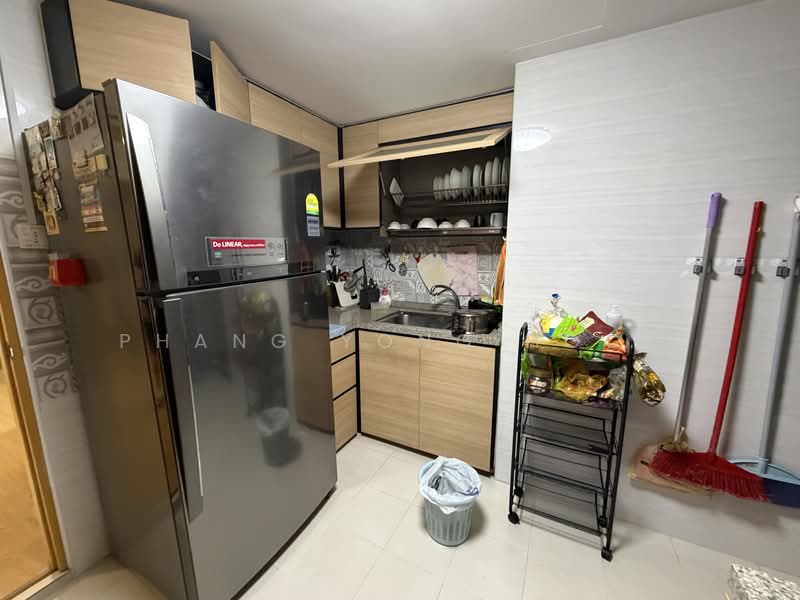 Orchid Park Condominium, 81 Yishun Street 81, Room Rental, 120 sqft, Condominium For Rent, by Phang Yong Hock, 500079463 - Kitchen - PropertyGuru.com.sg
