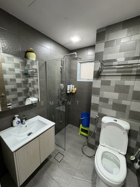 Regentville Condominium For Sale at S$ 1,250,000 | PropertyGuru Singapore - Bathroom