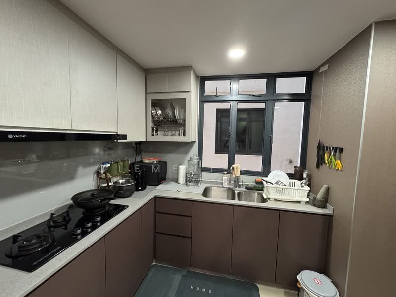 Regentville Condominium For Sale at S$ 1,250,000 | PropertyGuru Singapore - Kitchen