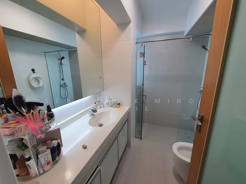275B Compassvale Link HDB Flat For Sale at S$ 860,000 | PropertyGuru Singapore - Bathroom