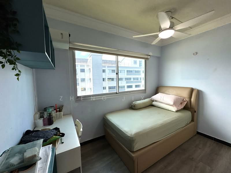 418 Pasir Ris Drive 6 HDB Flat For Sale at S$ 1,028,000 | PropertyGuru Singapore - Bedroom