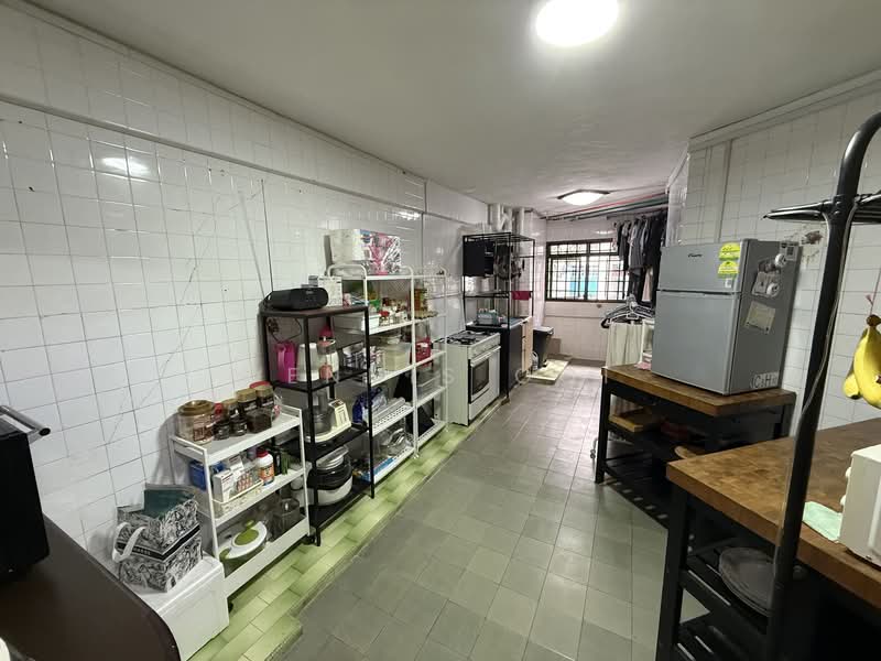 54 Pipit Road HDB Flat For Sale at S$ 550,000 | PropertyGuru Singapore - Kitchen