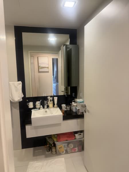 The Interlace Condominium For Sale at S$ 1,958,000 | PropertyGuru Singapore - Bathroom