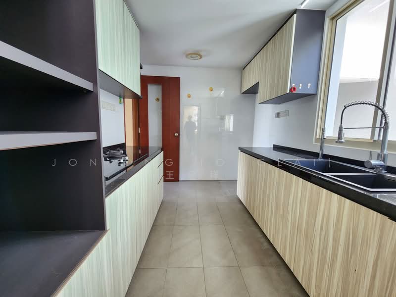 Rio Vista Condominium For Sale at S$ 1,680,000 | PropertyGuru Singapore - Kitchen