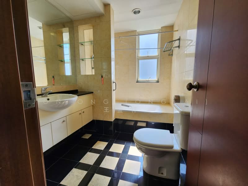 Rio Vista Condominium For Sale at S$ 1,680,000 | PropertyGuru Singapore - Bathroom