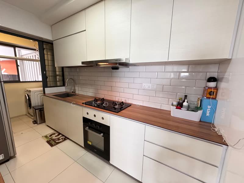 310C Punggol Walk HDB Flat For Sale at S$ 740,000 | PropertyGuru Singapore - Kitchen