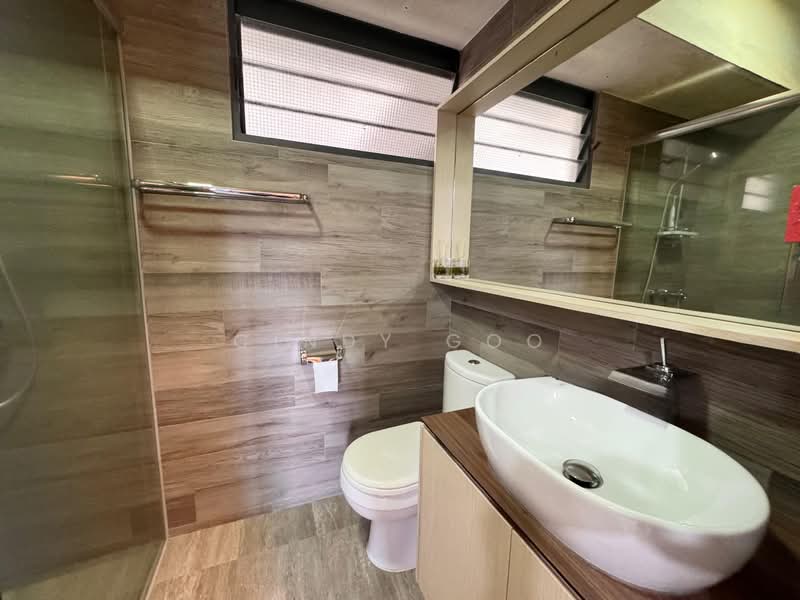 310C Punggol Walk HDB Flat For Sale at S$ 740,000 | PropertyGuru Singapore - Bathroom