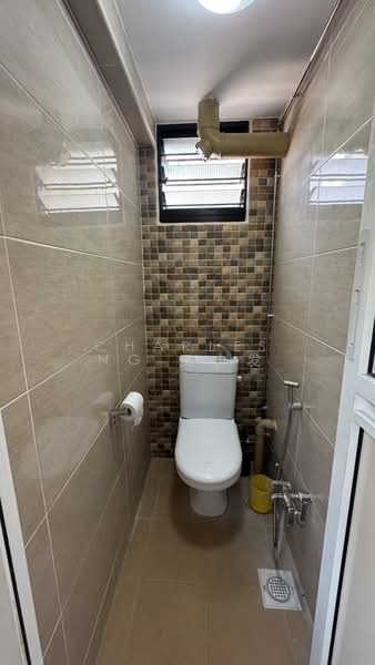 532 Upper Cross Street, 532 Upper Cross Street, 2 Bedrooms, 732 sqft, HDB Flat For Rent, by Charles Ng 吳忠发, 500079504 - Bathroom - PropertyGuru.com.sg