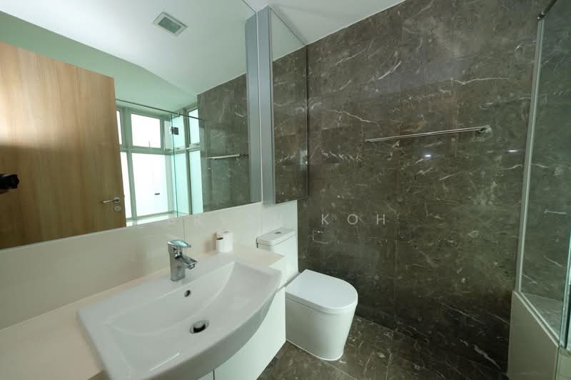 Caspian, 50 Lakeside Drive, 3 Bedrooms, 1,001 sqft, Condominium For Rent, by Bryan Koh, 500079514 - Bathroom - PropertyGuru.com.sg