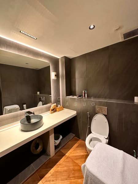 Dempsey Hill Good Class Bungalow, Ridout Road, 4 Bedrooms, 6,188 sqft, Good Class Bungalow For Rent, by Michele Cabasug, 500079522 - Bathroom - PropertyGuru.com.sg