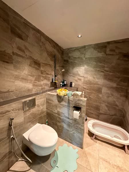 Dempsey Hill Good Class Bungalow, Ridout Road, 4 Bedrooms, 6,188 sqft, Good Class Bungalow For Rent, by Michele Cabasug, 500079522 - Bathroom - PropertyGuru.com.sg