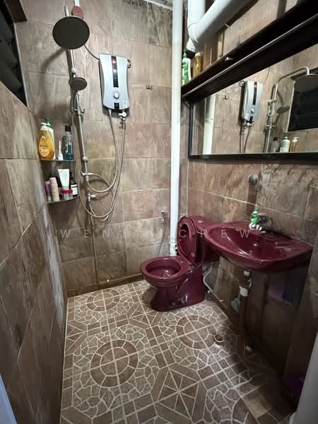 108 Woodlands Street 13 HDB Flat For Sale at S$ 510,800 | PropertyGuru Singapore - Bathroom