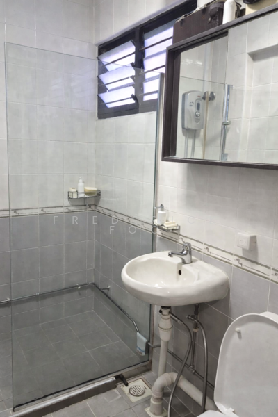 912 Tampines Street 91 HDB Flat For Sale at S$ 828,000 | PropertyGuru Singapore - Bathroom