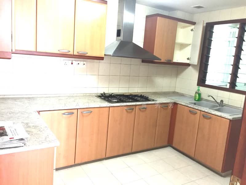 Carissa Park Condo, 2 Flora Drive, 3 Bedrooms, 1,324 sqft, Condominium For Rent, by Kat Ng 黄秀芳, 500079560 - Kitchen - PropertyGuru.com.sg