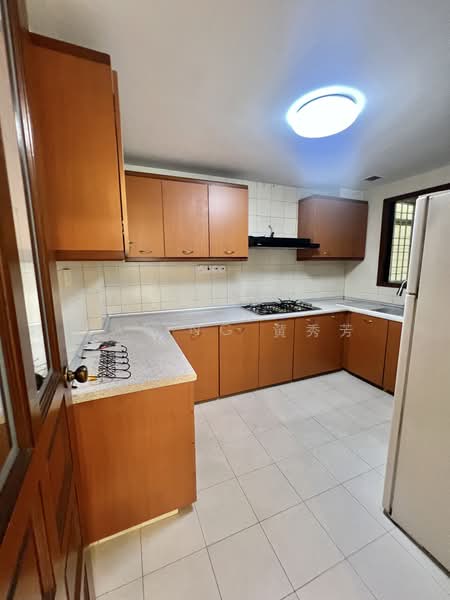 Carissa Park Condo, 2 Flora Drive, 3 Bedrooms, 1,324 sqft, Condominium For Rent, by Kat Ng 黄秀芳, 500079560 - Kitchen - PropertyGuru.com.sg