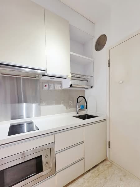 Cardiff Residence Condominium For Sale at S$ 1,100,000 | PropertyGuru Singapore - Kitchen