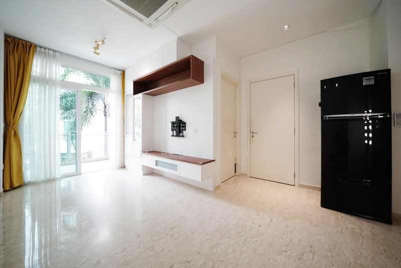 Cardiff Residence, 101 Cardiff Grove, 2 Bedrooms, 624 sqft, Condominium For Sale, by Amber Liu, 500079568 - Living Room - PropertyGuru.com.sg