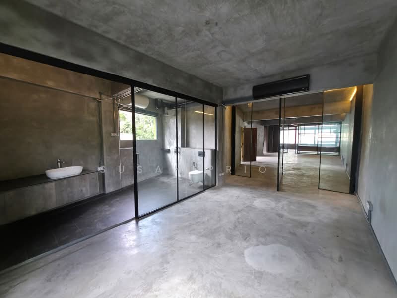 Race Course Ultimate Urbanite Loft 2/3 Bed, , 3 Bedrooms, 1,884 sqft, Walk-up Apartment For Rent, by Susan Prior, 500079574 - Bathroom - PropertyGuru.com.sg