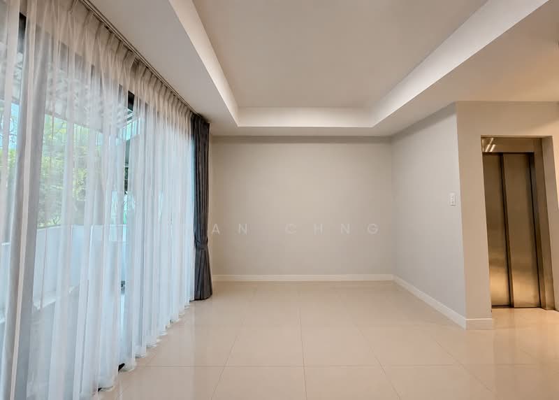 5BR Ensuite with Lift D15 Freehold 3.5 Sty Terrace Walk to 2 MRTs 1km Tao Nan, Lorong L Telok Kurau, 5 Bedrooms, 3,552 sqft, Cluster House For Sale, by Ivan Chng, 500079585 - Living Room - PropertyGuru.com.sg