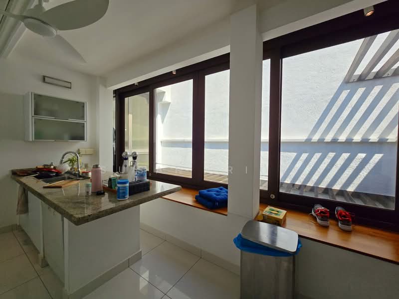 Amazing Emerald 4+1 Duplex, , 4 Bedrooms, 2,657 sqft, Conservation House For Rent, by Susan Prior, 500079601 - Kitchen - PropertyGuru.com.sg