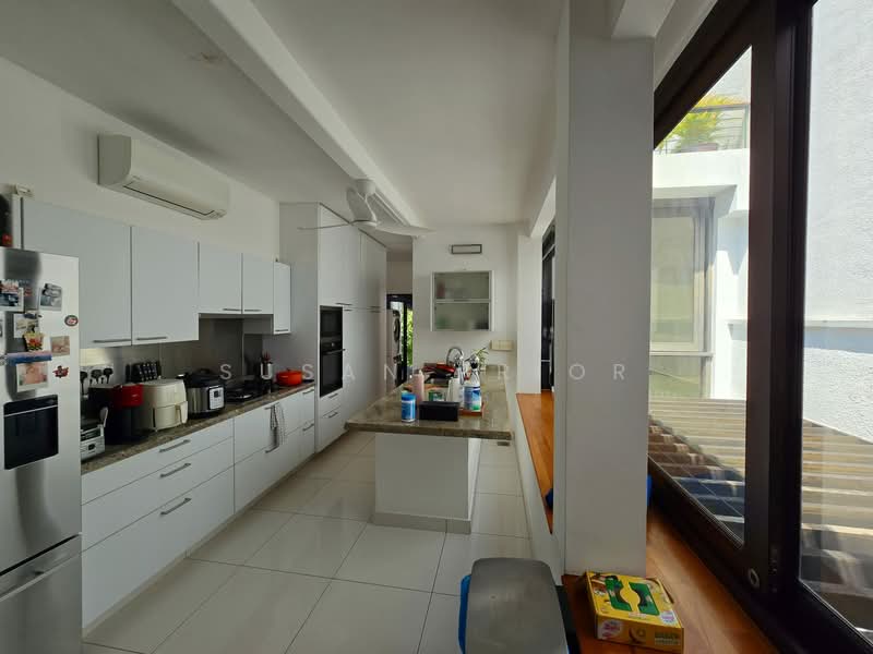 Amazing Emerald 4+1 Duplex, , 4 Bedrooms, 2,657 sqft, Conservation House For Rent, by Susan Prior, 500079601 - Kitchen - PropertyGuru.com.sg