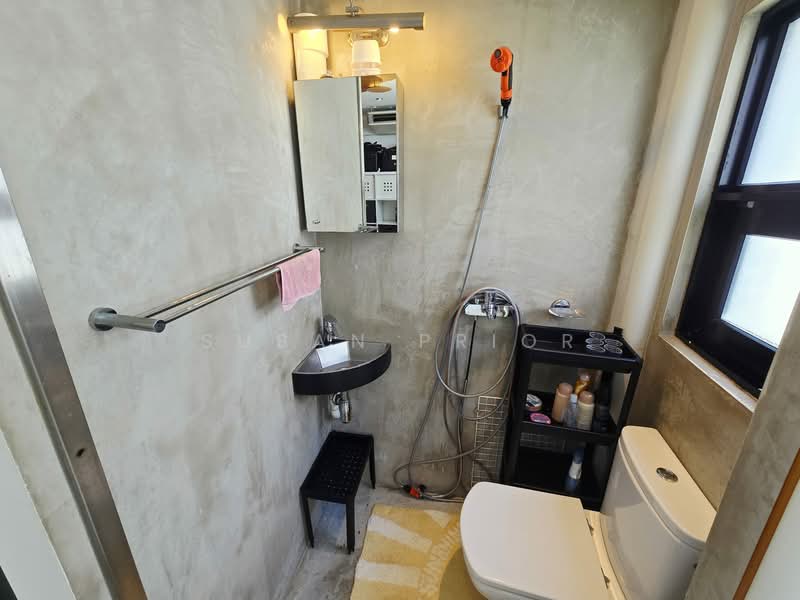 Blair Road Baby, Nearby Spottiswoode Park Road, 2 Bedrooms, 1,950 sqft, Conservation House For Rent, by Susan Prior, 500079612 - Bathroom - PropertyGuru.com.sg