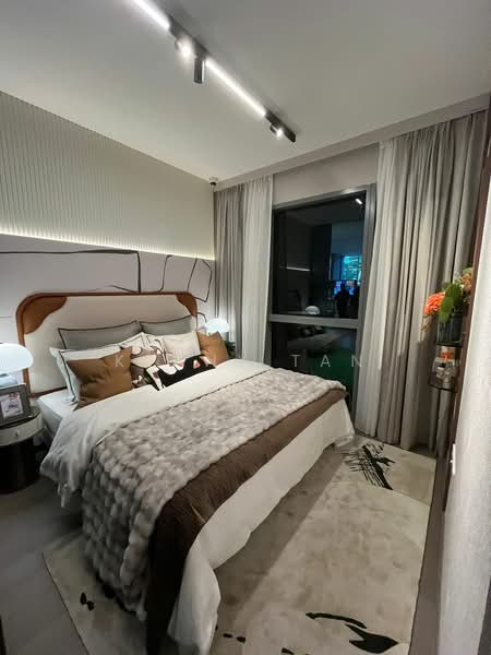 Promenade Peak Condominium For Sale at S$ 6,310,500 | PropertyGuru Singapore - Bedroom