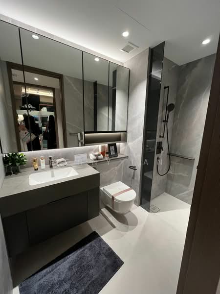 Promenade Peak Condominium For Sale at S$ 6,310,500 | PropertyGuru Singapore - Bathroom