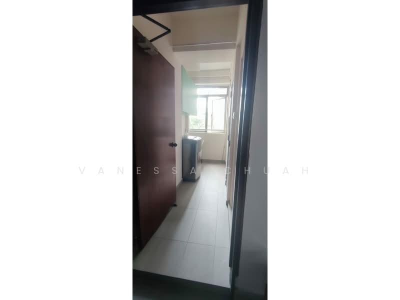 Ava Towers, 10 Ava Road, Room Rental, 300 sqft, Apartment For Rent, by Vanessa Chuah, 500079659 - Corridor - PropertyGuru.com.sg