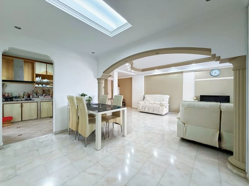 For Sale - 779 Woodlands Crescent