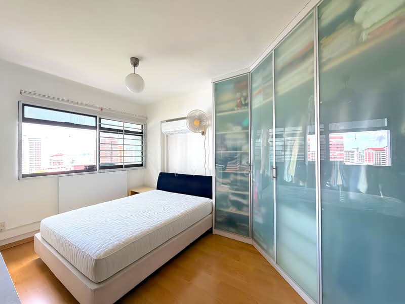 290 Bishan Street 24 HDB Flat For Sale at S$ 988,000 | PropertyGuru Singapore - Master Bedroom