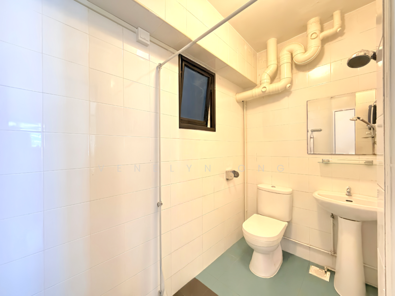 290 Bishan Street 24 HDB Flat For Sale at S$ 988,000 | PropertyGuru Singapore - Bathroom